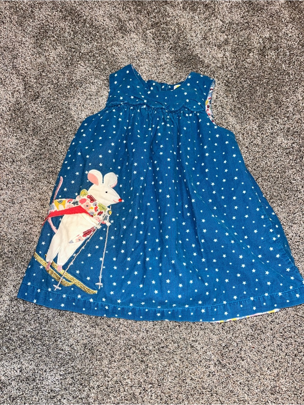12/18 mo Mini Boden mouse skiing pinnie